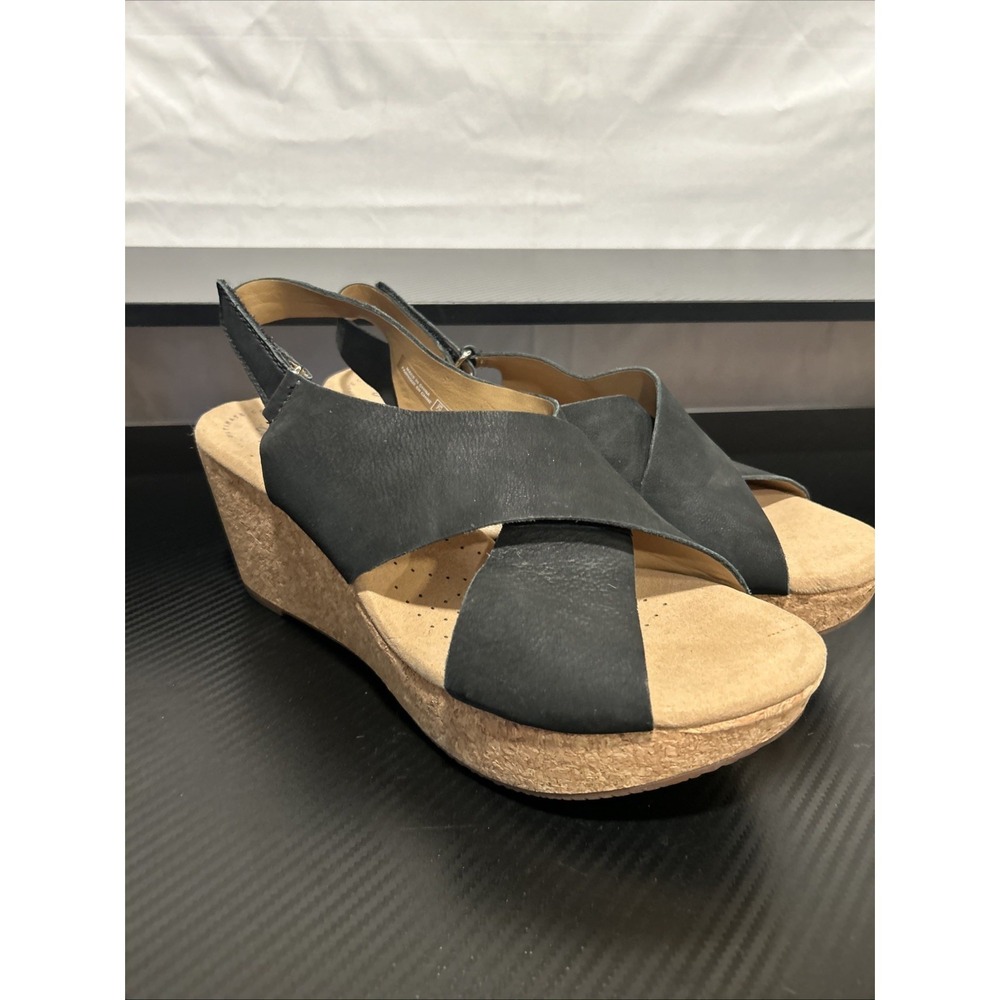 Clarks Women's 7.5 E Annadel Pearl Wedge Sand Black Sandal Comfort Slingback